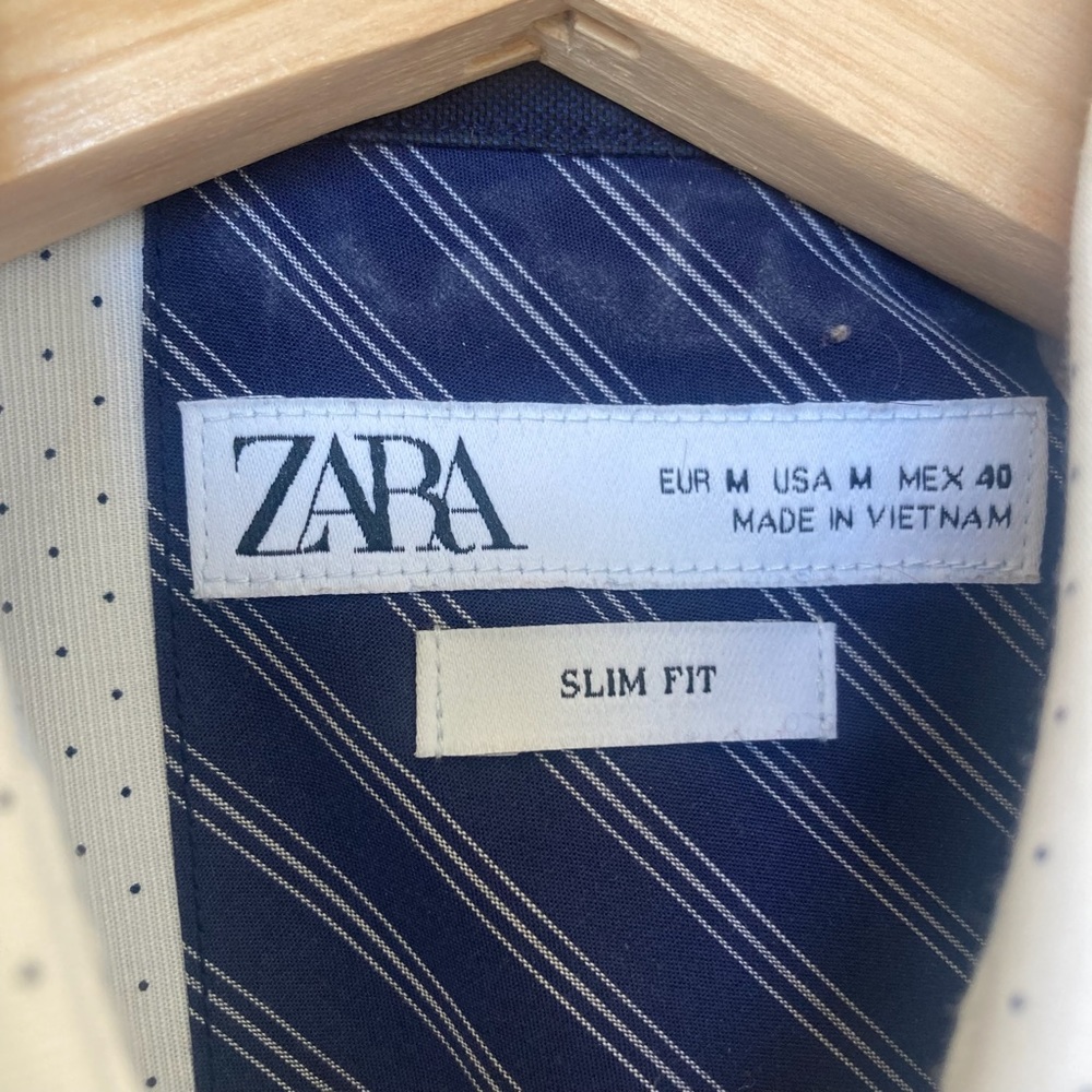 Zara small dot long sleeve buttondown shirt - Picture 3 of 7